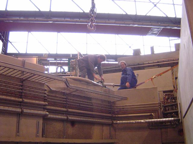 2005-02-03 00:04:48