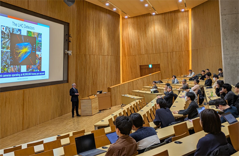 CERN所長による講演会の様子